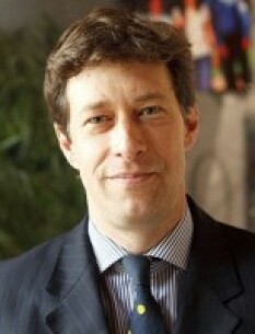 Dr. Simon Learmount Dr. Simon Learmount